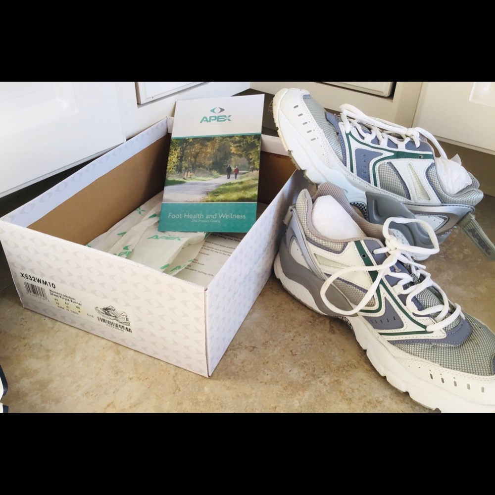 Women’s Size 10 Apex Running Shoes